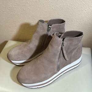 Steve Madden hightops size 8